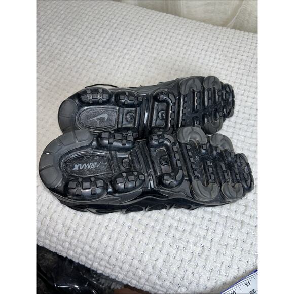 slightly used 11.5 Nike Air Vapormax Plus Missing A Shoe String - Picture 9 of 11